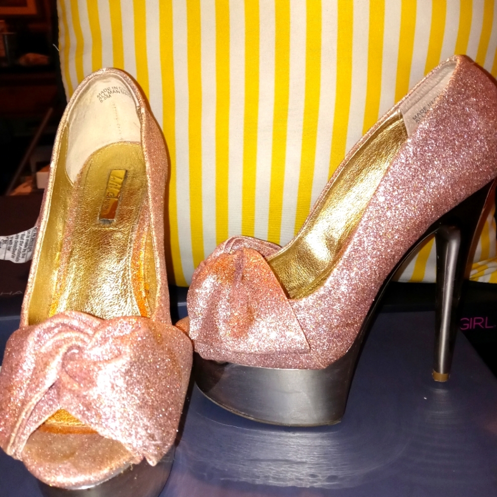 Wild Pair Light Pink Glitter Heels